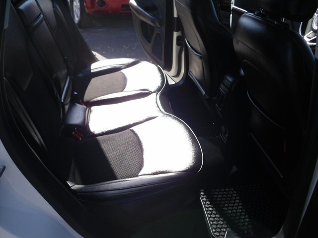 Jeep Compass Vehicle Full-screen Gallery Image 06