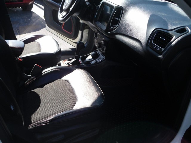 Jeep Compass Vehicle Full-screen Gallery Image 07