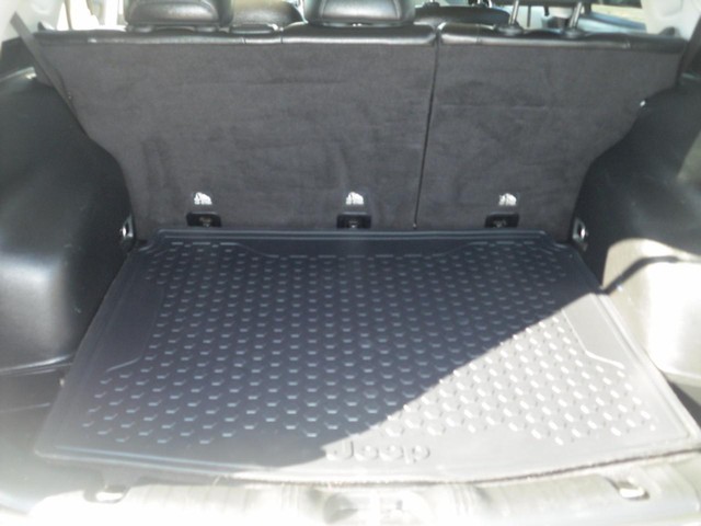 Jeep Compass Vehicle Full-screen Gallery Image 08