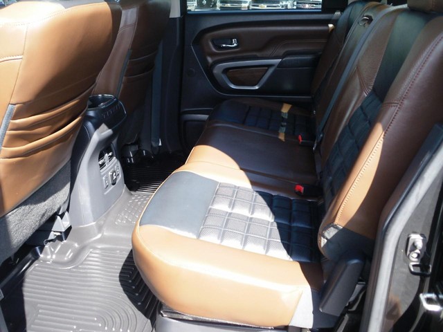 Nissan Titan XD Vehicle Full-screen Gallery Image 05
