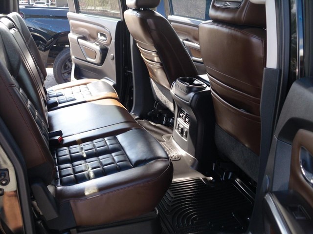 Nissan Titan XD Vehicle Full-screen Gallery Image 06