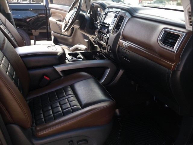 Nissan Titan XD Vehicle Full-screen Gallery Image 07