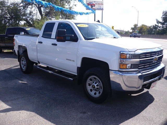 Chevrolet Silverado 2500HD Vehicle Full-screen Gallery Image 02