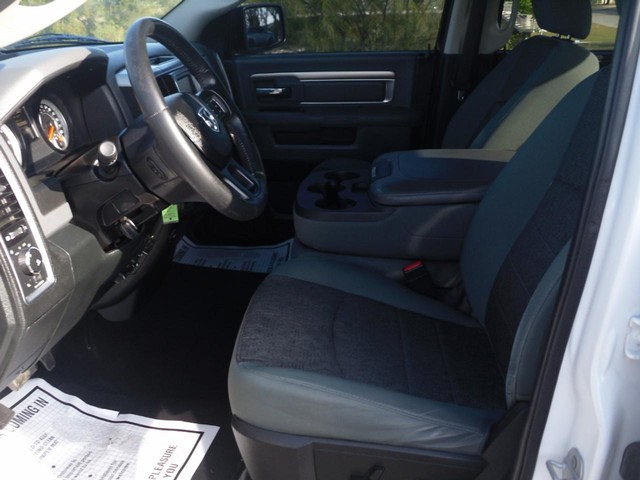 Ram 1500 Vehicle Full-screen Gallery Image 04