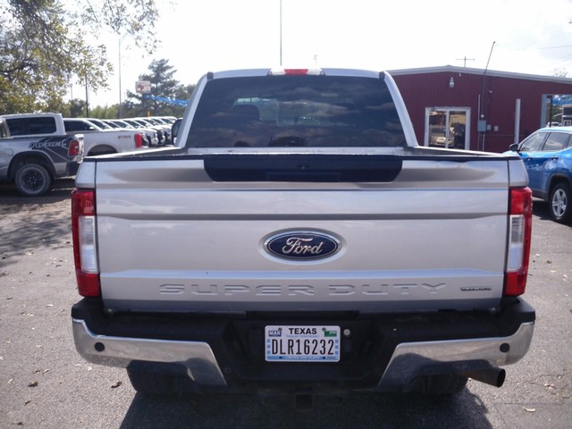 Ford Super Duty F-250 SRW Vehicle Full-screen Gallery Image 03