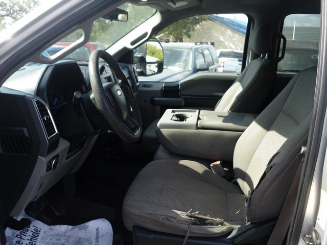 Ford Super Duty F-250 SRW Vehicle Full-screen Gallery Image 04