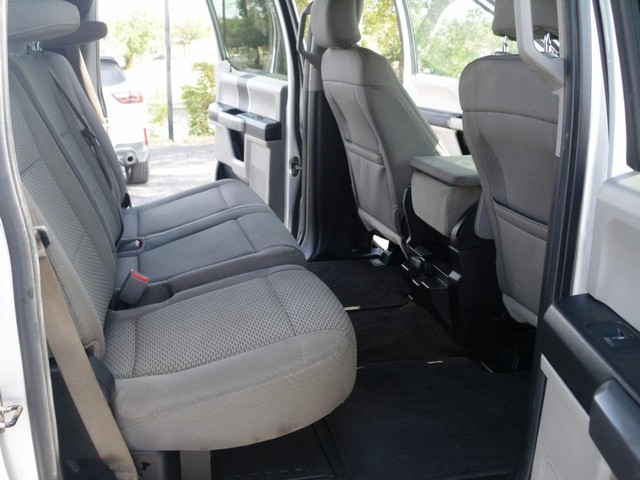 Ford Super Duty F-250 SRW Vehicle Full-screen Gallery Image 06