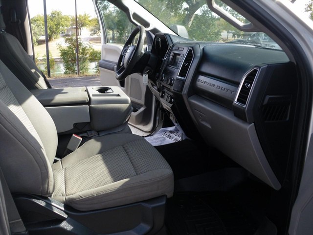 Ford Super Duty F-250 SRW Vehicle Full-screen Gallery Image 07