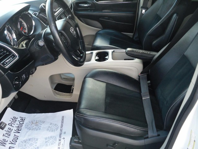 Dodge Grand Caravan Vehicle Full-screen Gallery Image 04