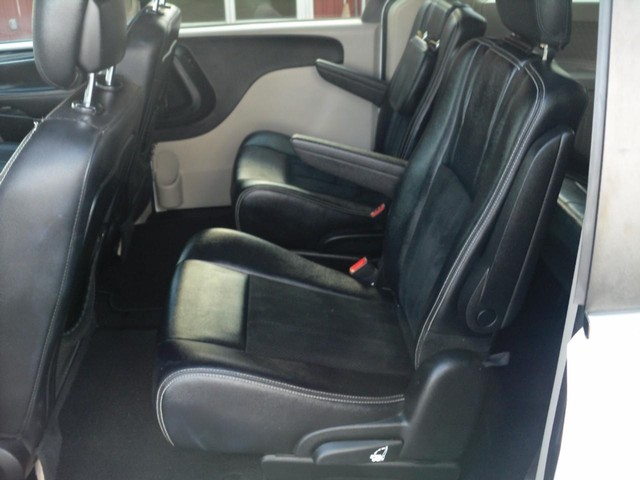 Dodge Grand Caravan Vehicle Full-screen Gallery Image 05