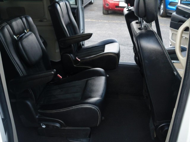 Dodge Grand Caravan Vehicle Full-screen Gallery Image 06