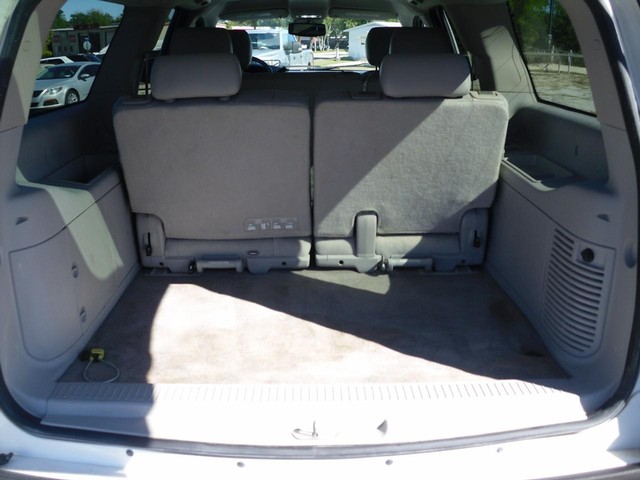 Chevrolet Suburban Vehicle Full-screen Gallery Image 08