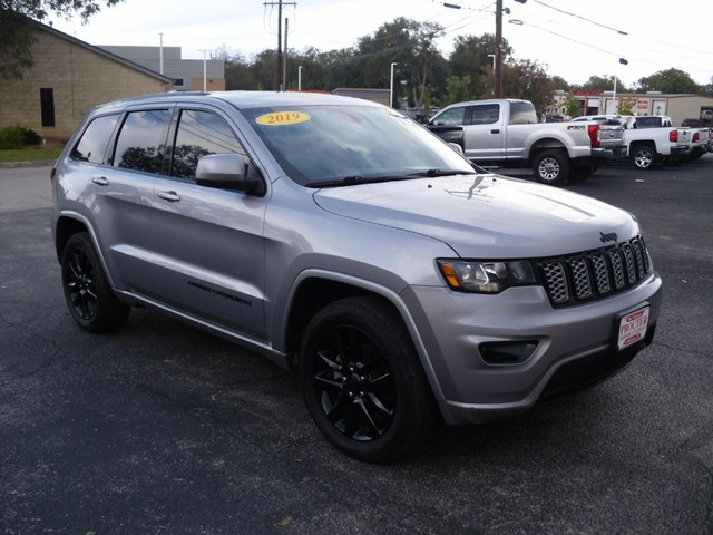 Jeep Grand Cherokee Vehicle Full-screen Gallery Image 02