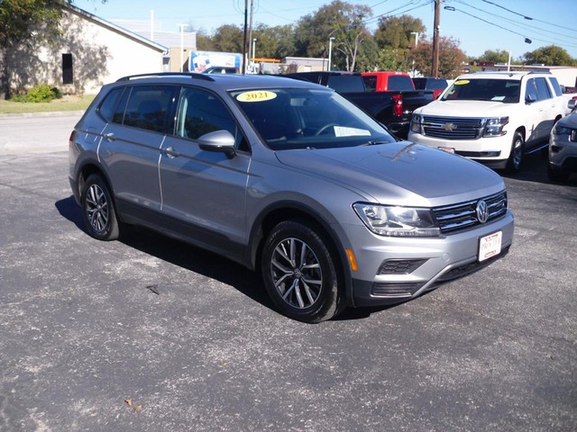 Volkswagen Tiguan Vehicle Full-screen Gallery Image 02