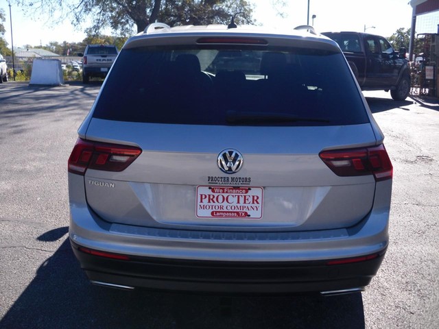 Volkswagen Tiguan Vehicle Full-screen Gallery Image 03