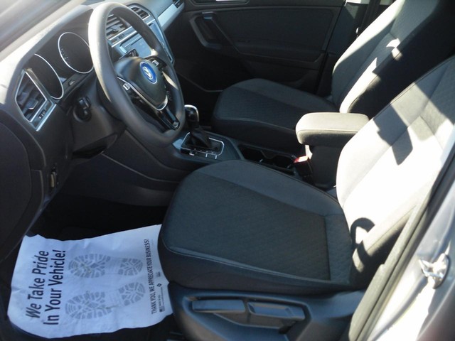 Volkswagen Tiguan Vehicle Full-screen Gallery Image 04