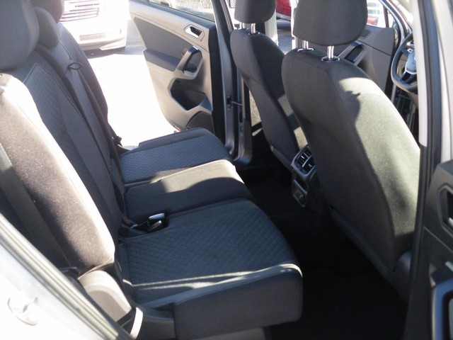 Volkswagen Tiguan Vehicle Full-screen Gallery Image 06