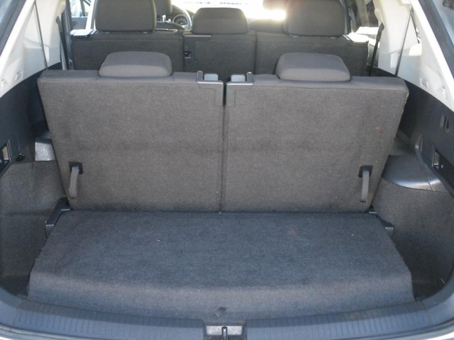 Volkswagen Tiguan Vehicle Full-screen Gallery Image 08