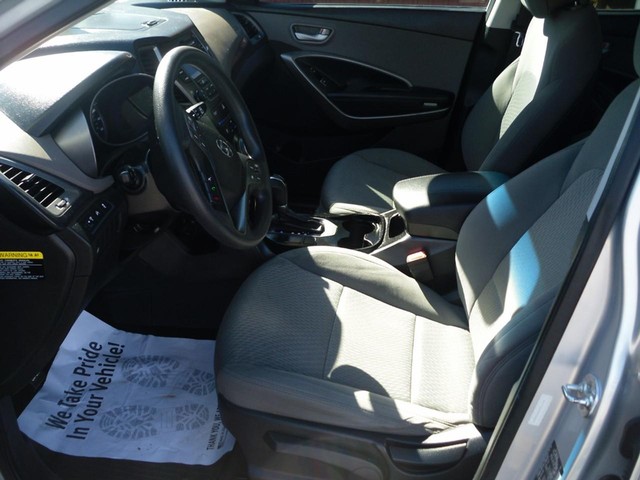 Hyundai Santa Fe Sport Vehicle Full-screen Gallery Image 04