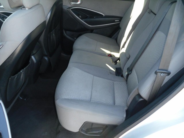 Hyundai Santa Fe Sport Vehicle Full-screen Gallery Image 06