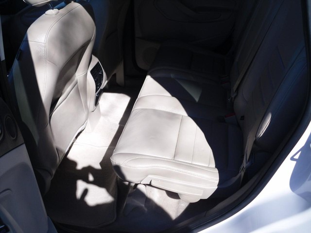 Ford Escape Vehicle Full-screen Gallery Image 05