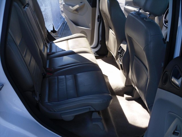 Ford Escape Vehicle Full-screen Gallery Image 06