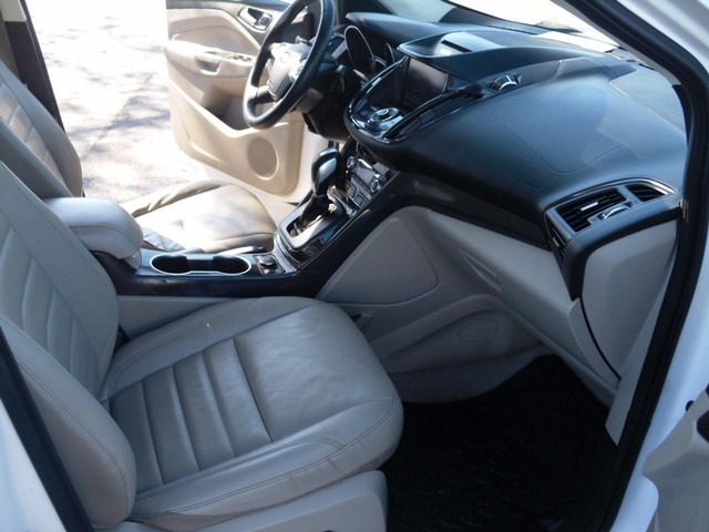 Ford Escape Vehicle Full-screen Gallery Image 07