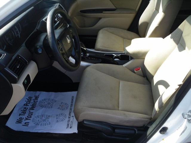 Honda Accord Sedan Vehicle Full-screen Gallery Image 04