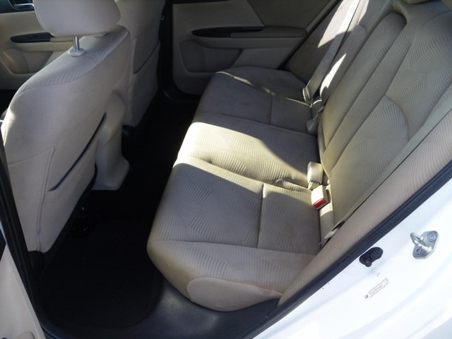 Honda Accord Sedan Vehicle Full-screen Gallery Image 05
