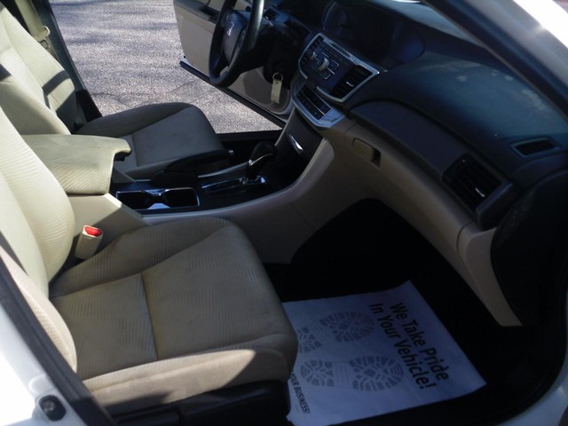 Honda Accord Sedan Vehicle Full-screen Gallery Image 07