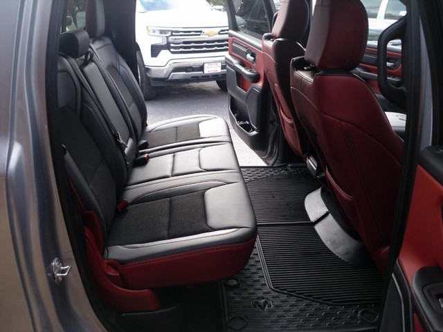 Ram 1500 Vehicle Full-screen Gallery Image 03