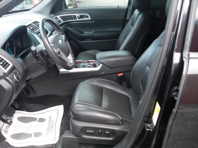 Ford Explorer Vehicle Full-screen Gallery Image 04