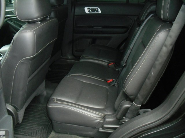 Ford Explorer Vehicle Full-screen Gallery Image 05