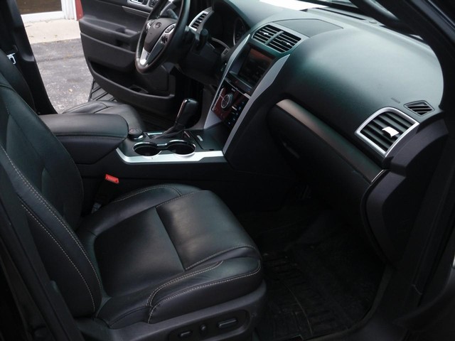 Ford Explorer Vehicle Full-screen Gallery Image 07