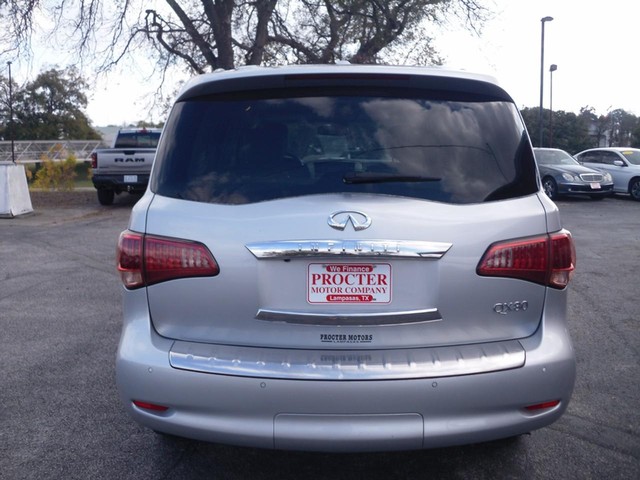 INFINITI QX80 Vehicle Full-screen Gallery Image 03