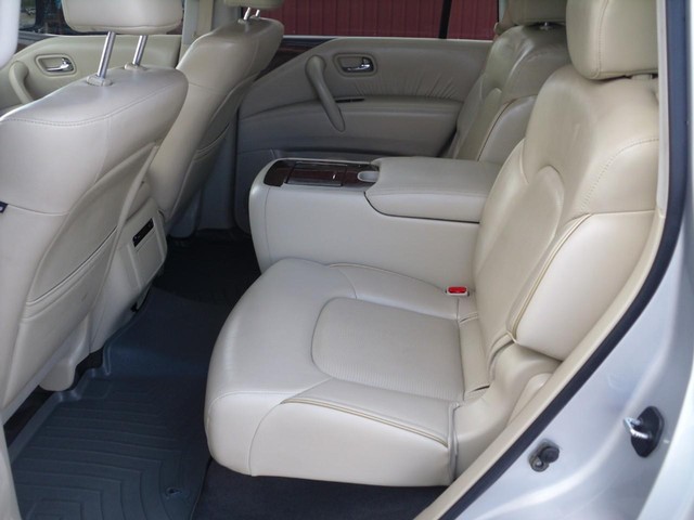 INFINITI QX80 Vehicle Full-screen Gallery Image 05