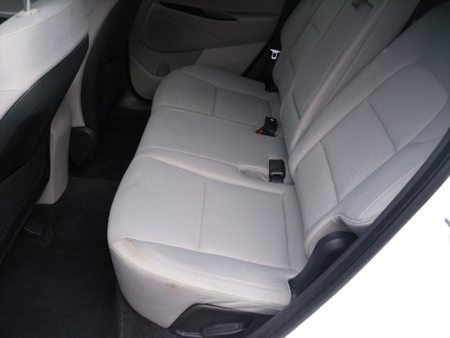 Hyundai Tucson Vehicle Full-screen Gallery Image 05