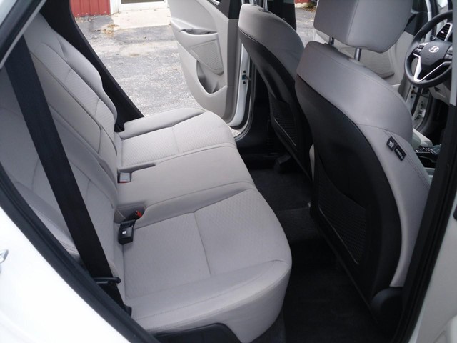 Hyundai Tucson Vehicle Full-screen Gallery Image 06