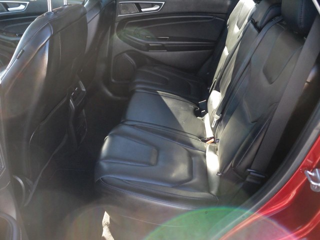 Ford Edge Vehicle Full-screen Gallery Image 05
