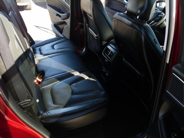 Ford Edge Vehicle Full-screen Gallery Image 06