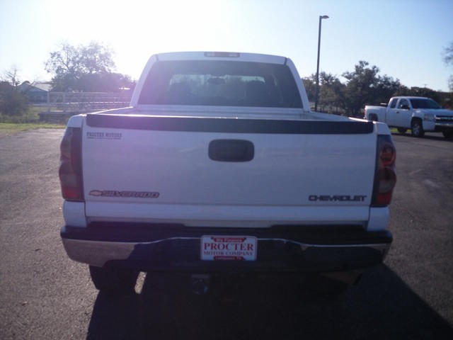 Chevrolet Silverado 2500HD Vehicle Full-screen Gallery Image 03