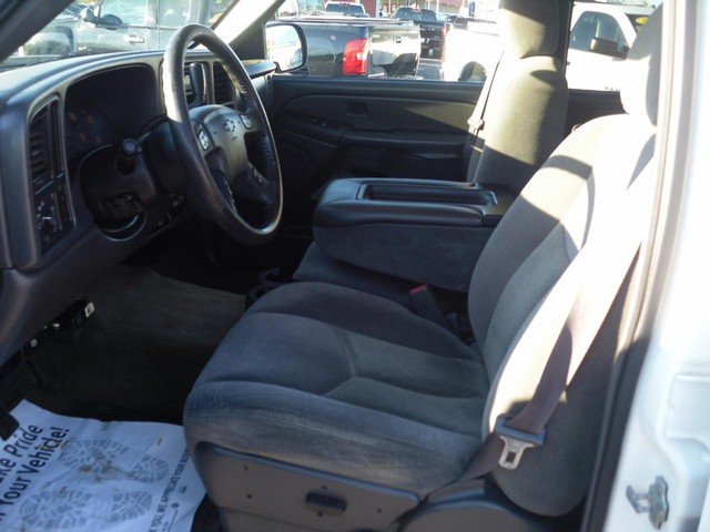 Chevrolet Silverado 2500HD Vehicle Full-screen Gallery Image 04