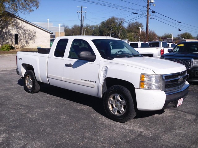 Chevrolet Silverado 1500 Vehicle Full-screen Gallery Image 02
