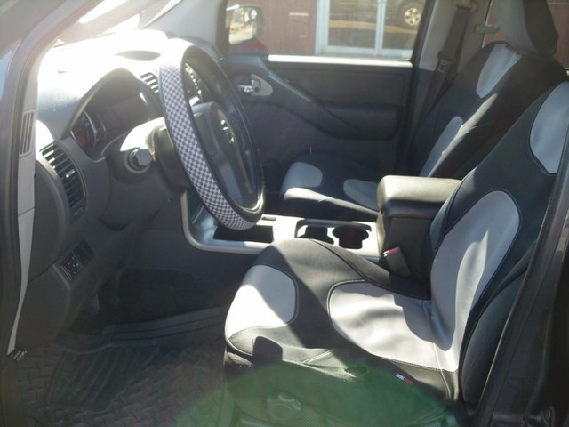 Nissan Pathfinder Vehicle Full-screen Gallery Image 04