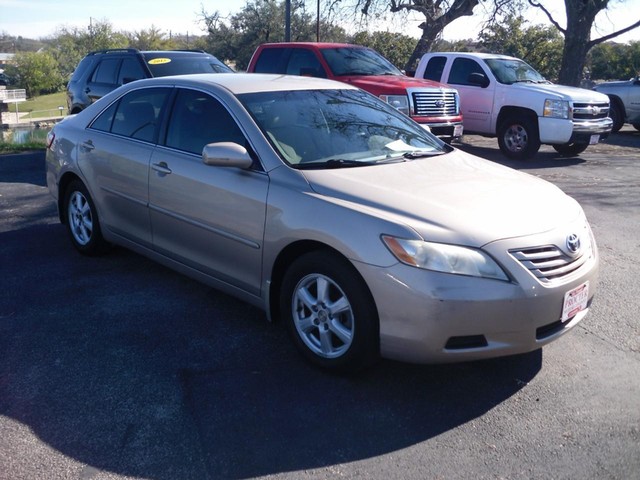 Toyota Camry Vehicle Full-screen Gallery Image 02