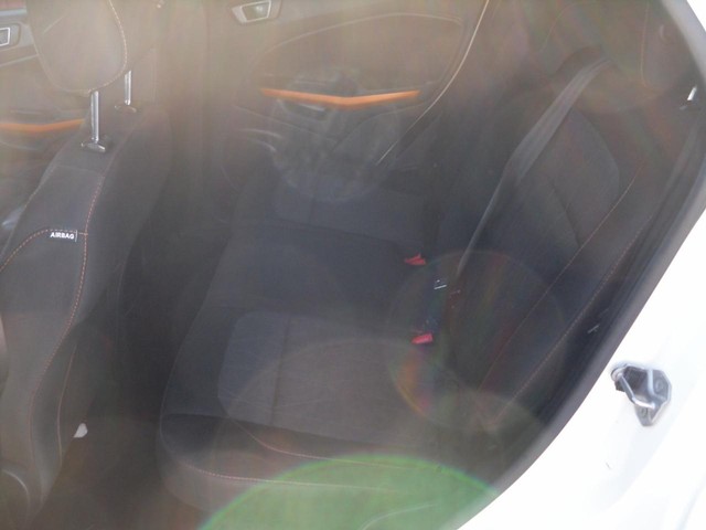 Ford EcoSport Vehicle Full-screen Gallery Image 05