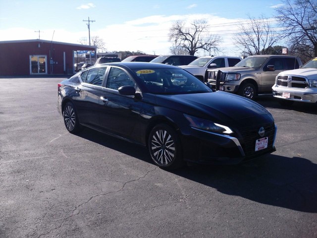 Nissan Altima Vehicle Full-screen Gallery Image 02