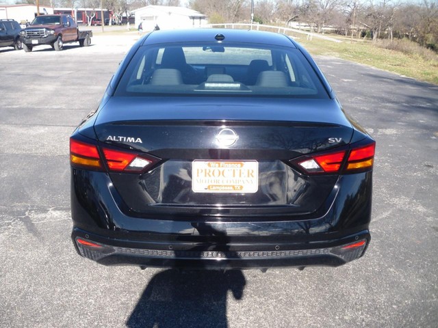 Nissan Altima Vehicle Full-screen Gallery Image 03