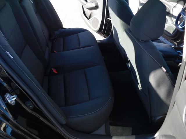 Nissan Altima Vehicle Full-screen Gallery Image 06