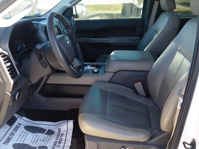 Ford Expedition Max Vehicle Full-screen Gallery Image 04